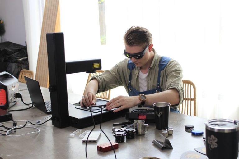 EM-Smart: The First Portable Laser Marking Machine With Commercial Capacity