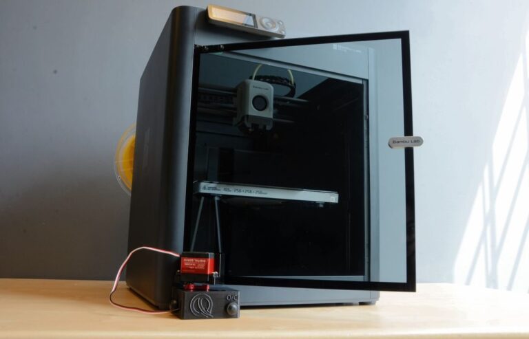 New 3DQue Door Opener Enables Full Automation for Bambu Lab Print Farms