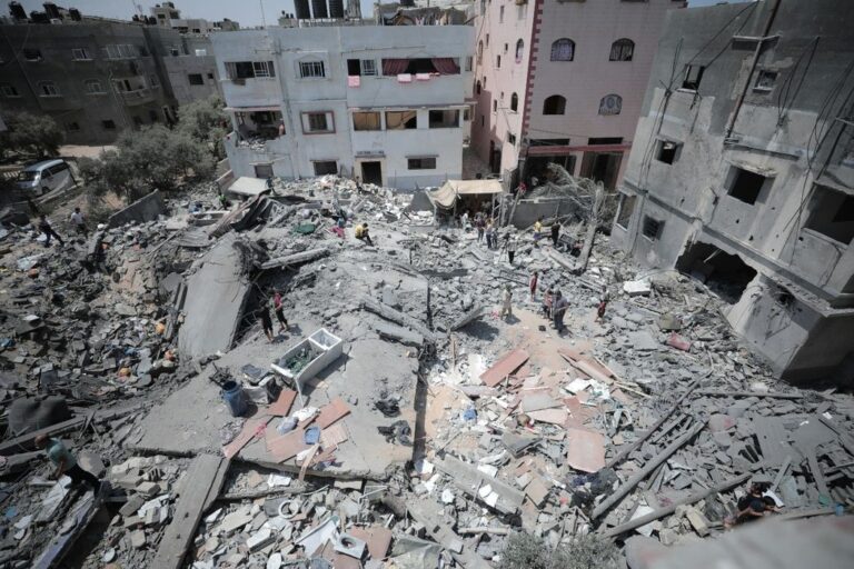 Protracted Wars and Delayed Reconstruction