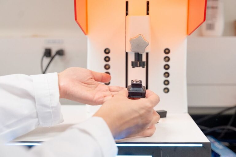 Optimizing Optics: How Additive Manufacturing is Revolutionizing the Contact Lens Industry